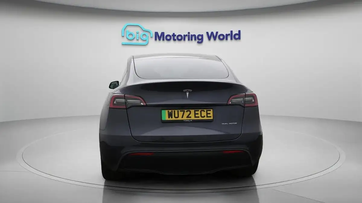 2022-tesla-model-y-e-long-range-big-6
