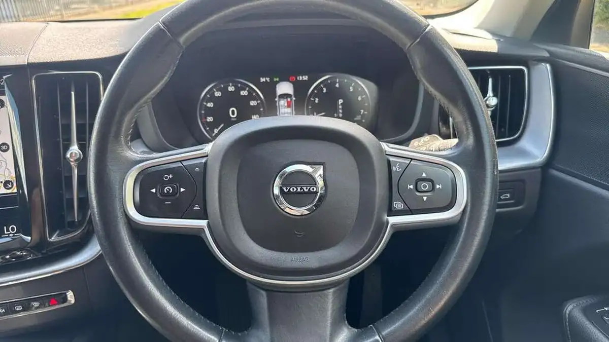 2019-volvo-xc60-20-t5-momentum-awd-big-9