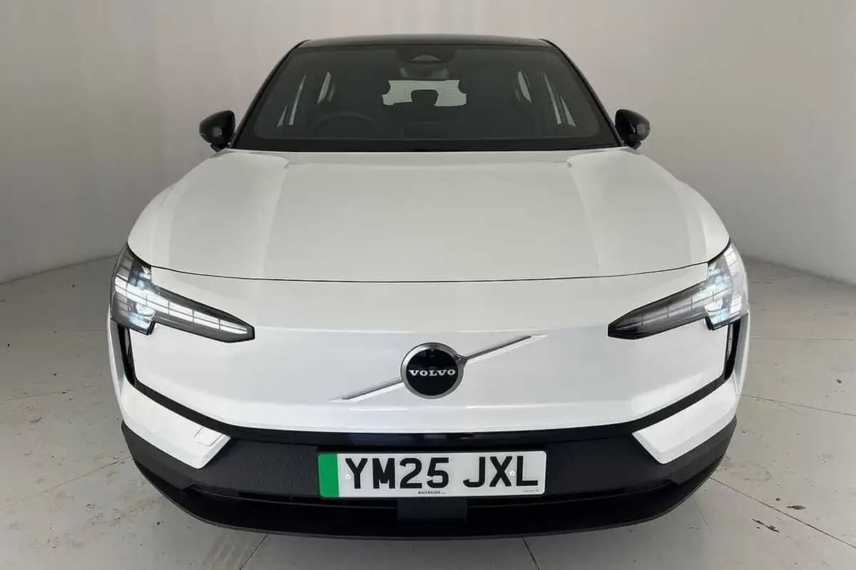 2025-volvo-ex30-e-single-motor-plus-extended-range-big-39