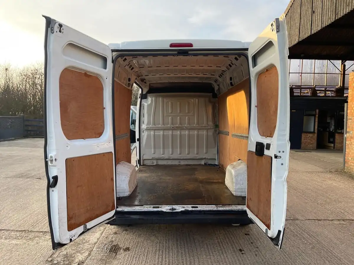 2019-peugeot-boxer-20-bluehdi-335-l2-h2-big-10