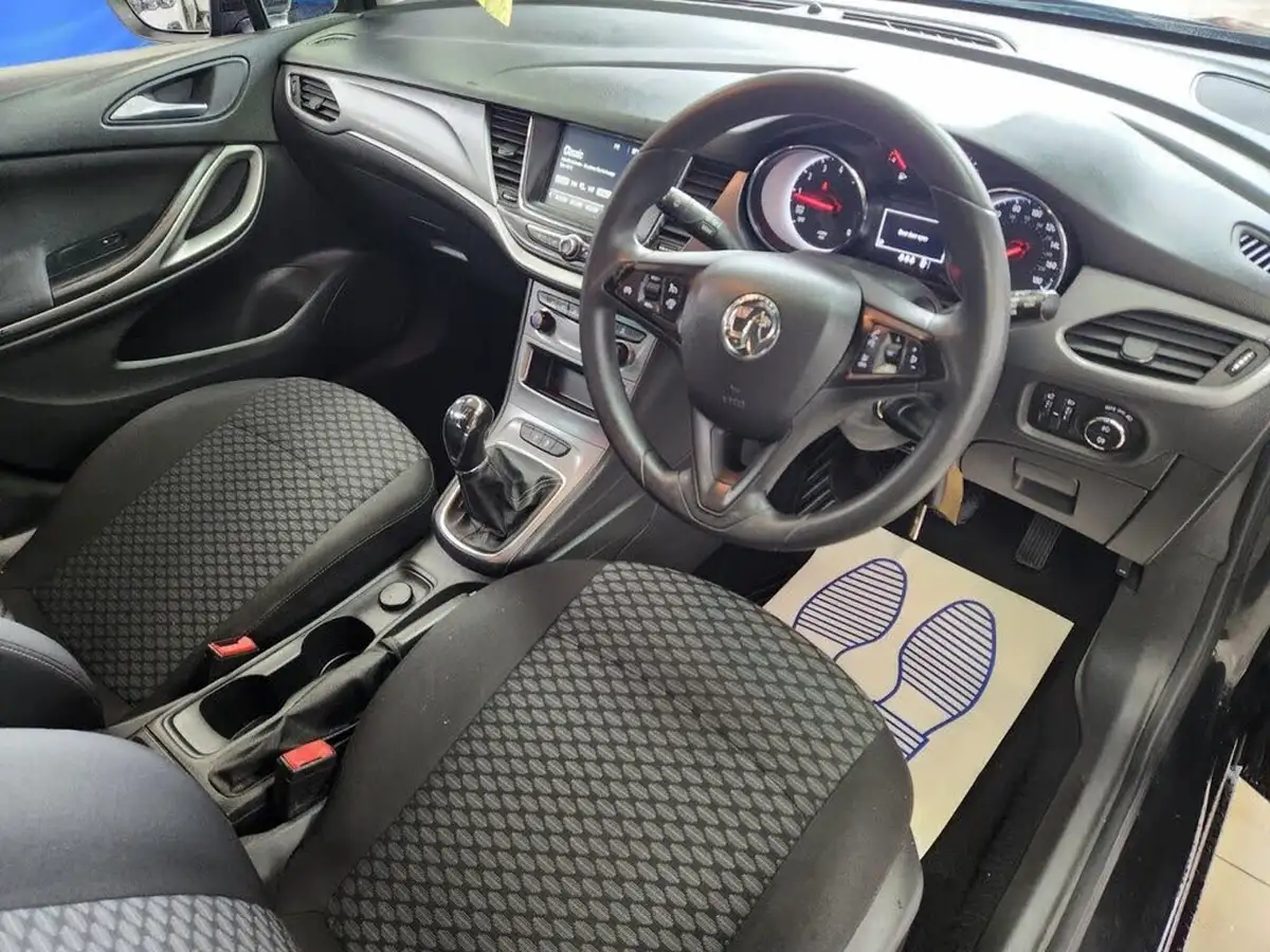 2019-vauxhall-astra-10i-turbo-design-sport-tourer-big-15