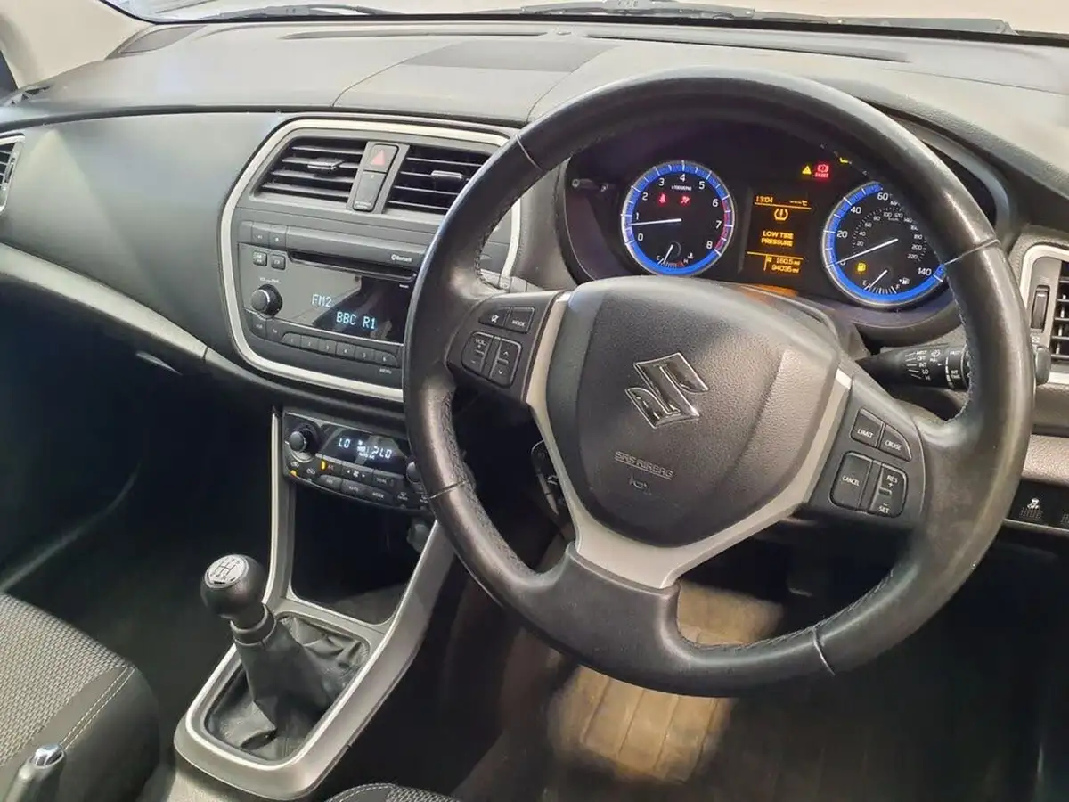 2014-suzuki-s-cross-16-sz4-big-8