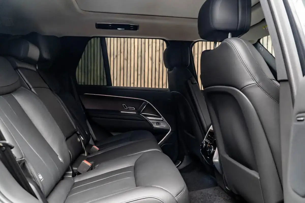 2025-land-rover-range-rover-30-d350-se-big-40