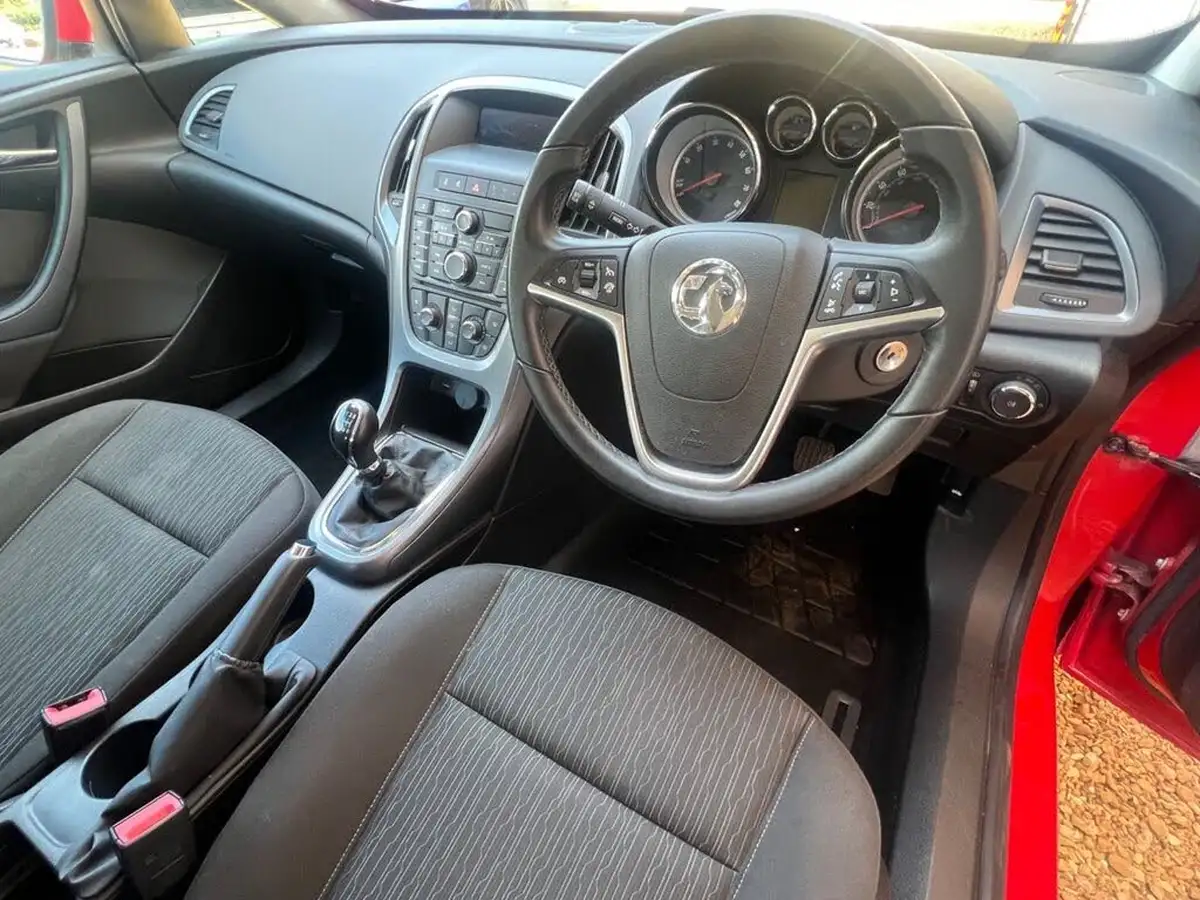 2014-vauxhall-gtc-14-sport-120ps-ss-big-24