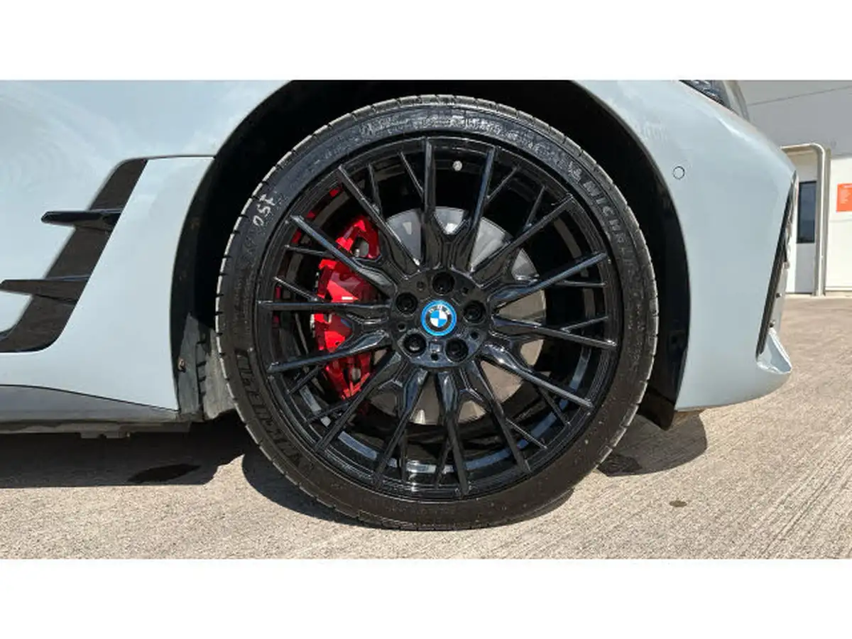 2023-bmw-i4-e-m50-big-13