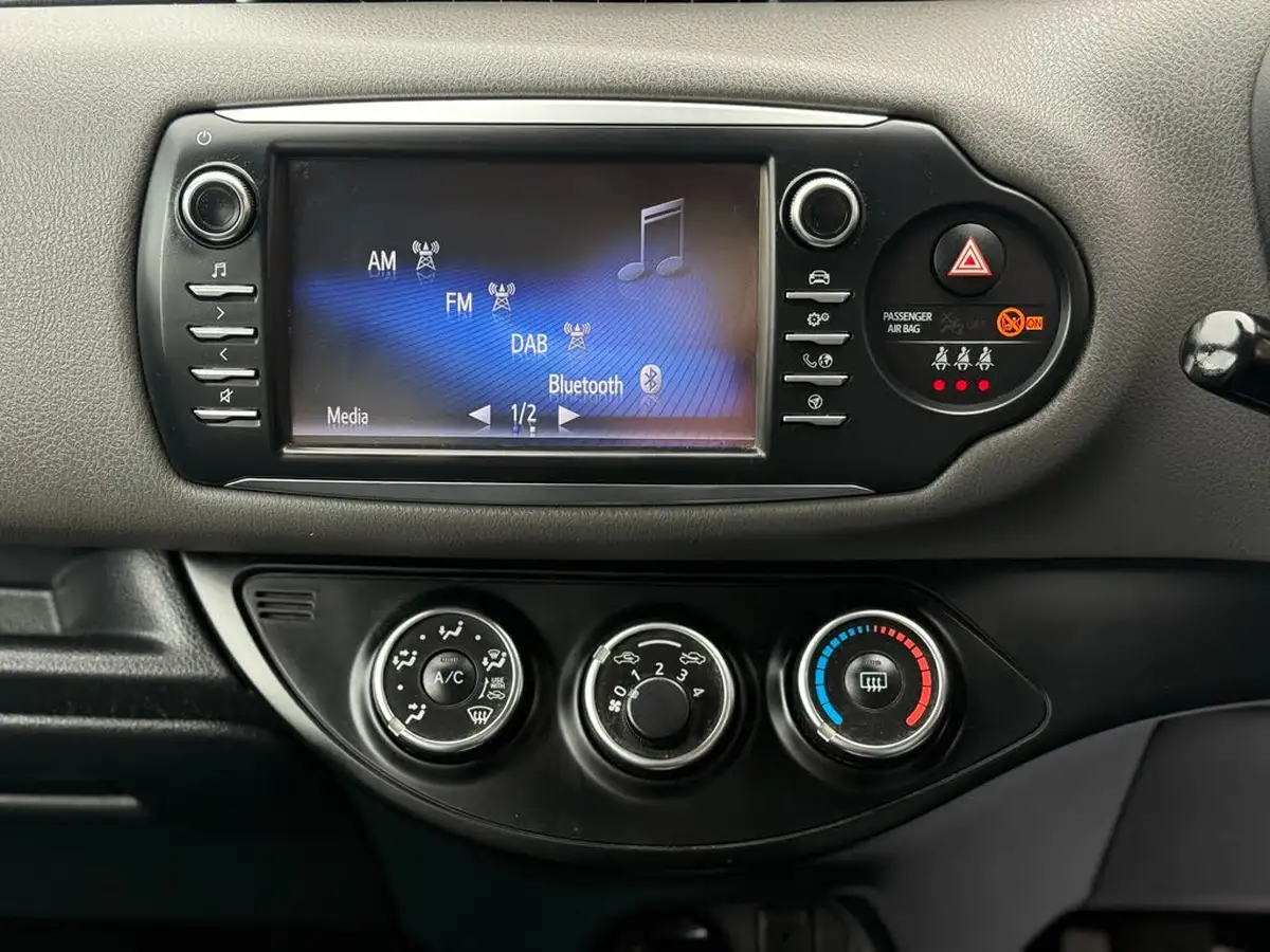 2018-toyota-yaris-15-vvt-i-icon-navi-big-18