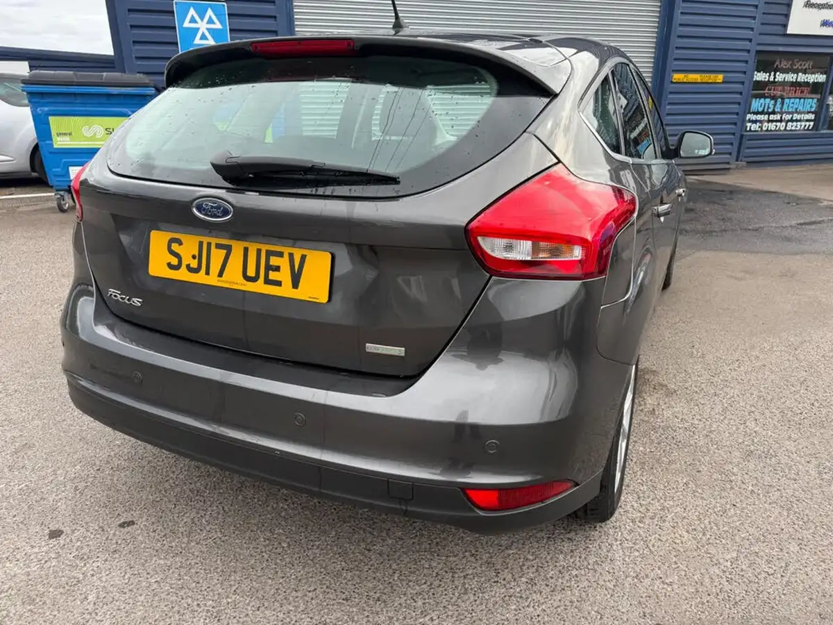 2017-ford-focus-10t-titanium-100ps-hatchback-big-17