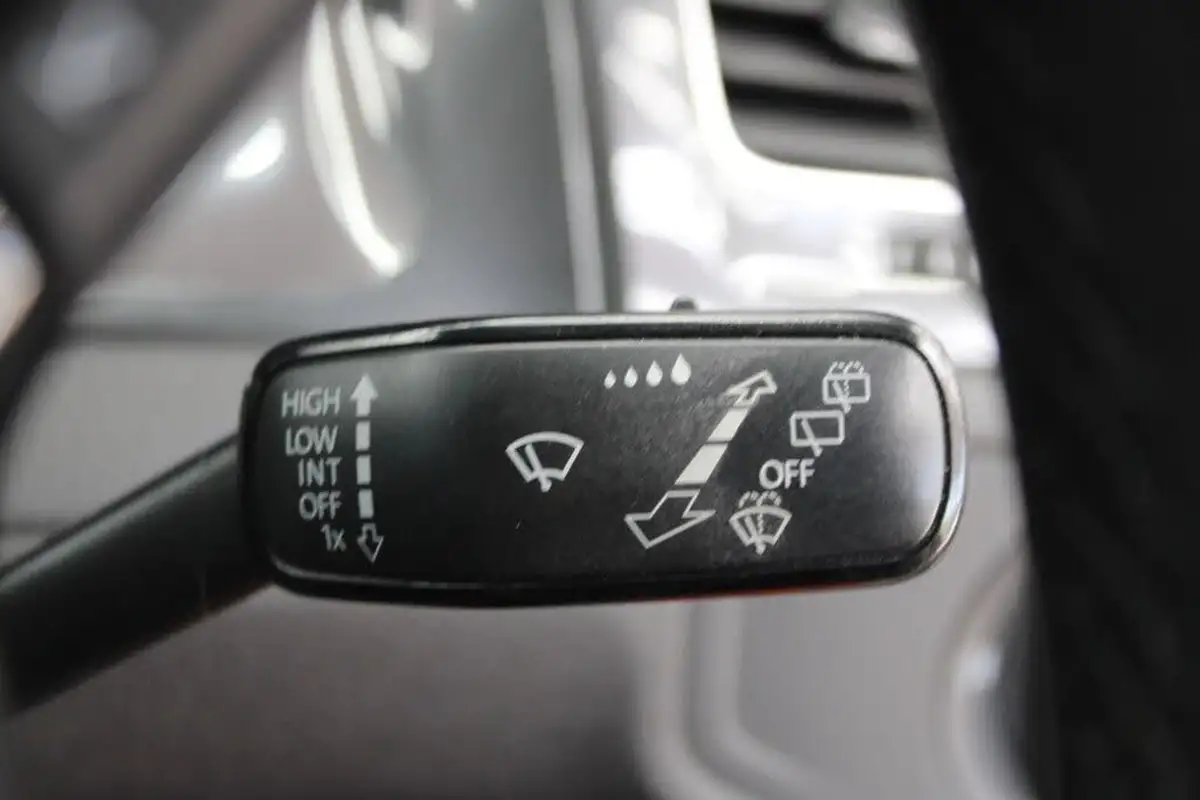 2018-volkswagen-golf-16tdi-se-nav-ss-hatchback-5d-big-36