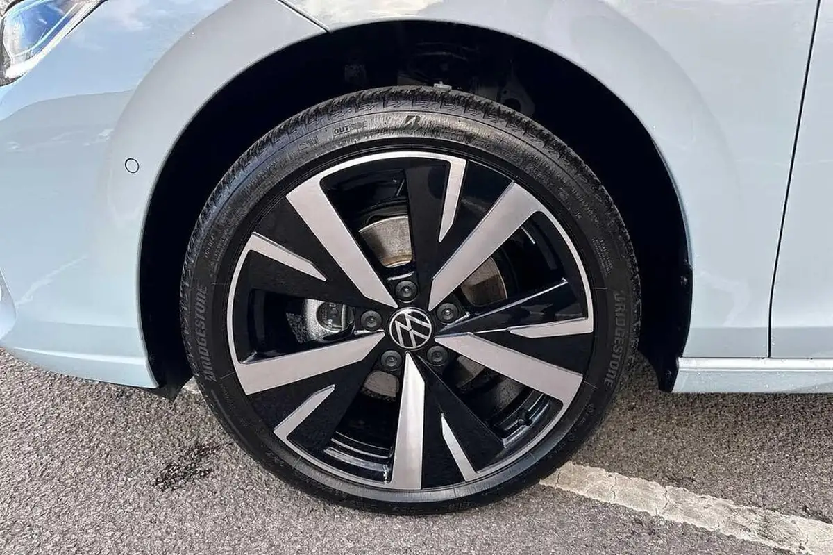 2025-volkswagen-golf-15-etsi-match-big-4