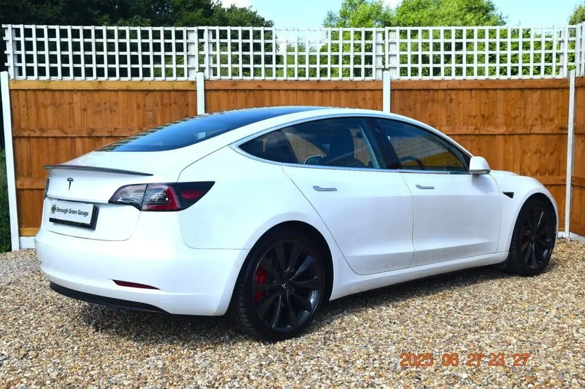 2020-tesla-model-3-e-performance-big-11
