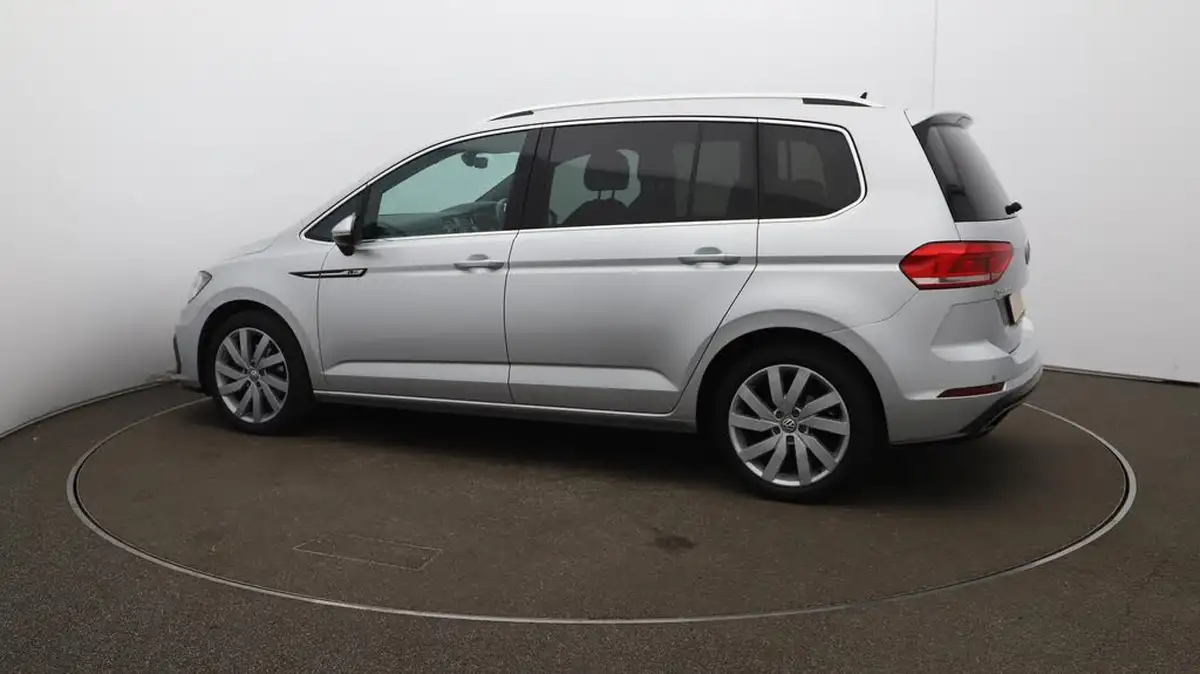 2020-volkswagen-touran-15-tsi-r-line-big-49