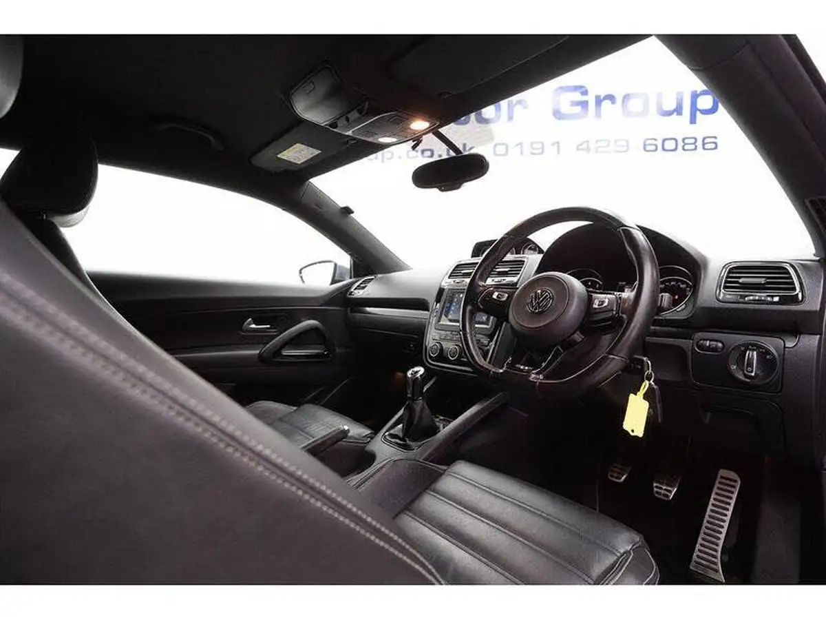2017-volkswagen-scirocco-20-tsi-r-bmt-big-21