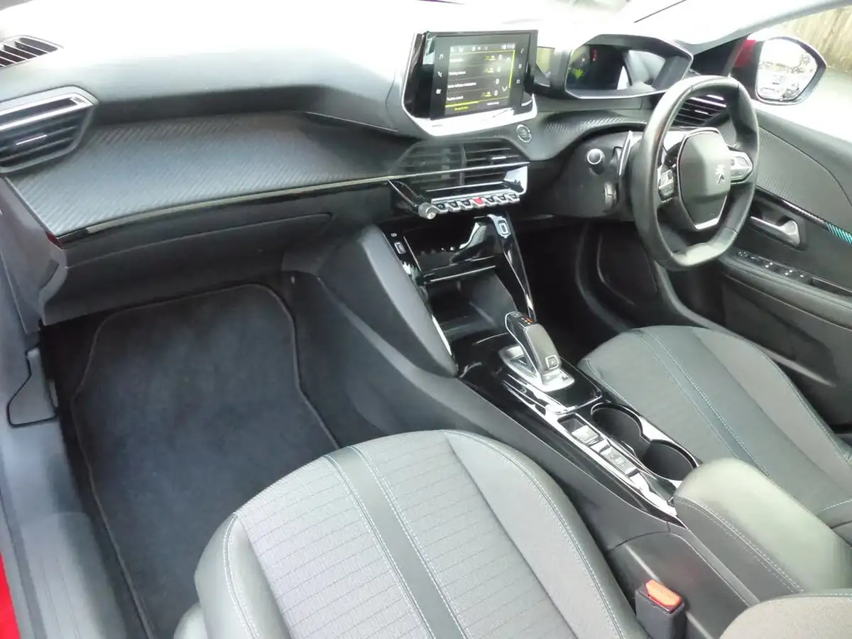 2020-peugeot-208-12-puretech-allure-100bhp-eat8-big-6