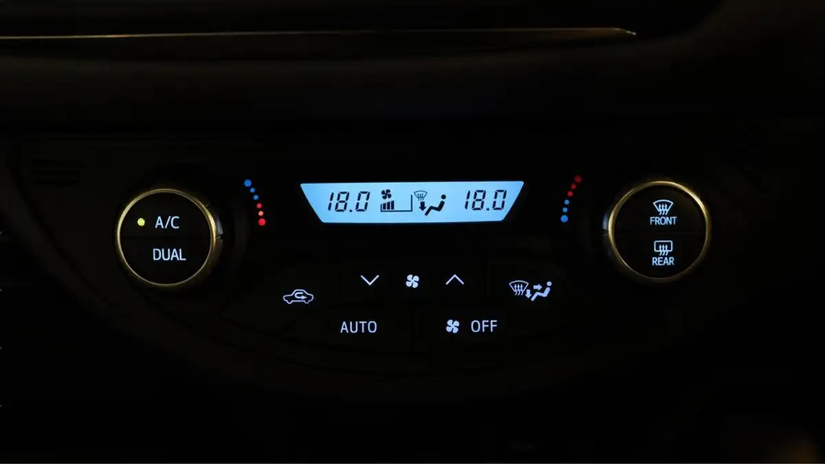 2020-toyota-yaris-15-vvt-i-icon-tech-98bhp-hybrid-1497cc-e-cvt-big-12