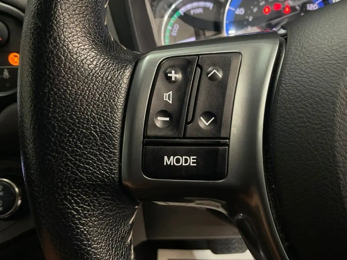 2015-toyota-yaris-15-vvt-i-sport-hybrid-big-37