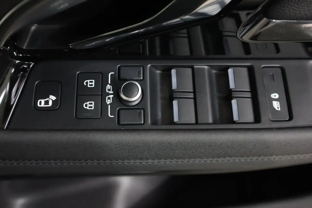 2021-land-rover-range-rover-evoque-15-p300e-r-dynamic-se-big-24