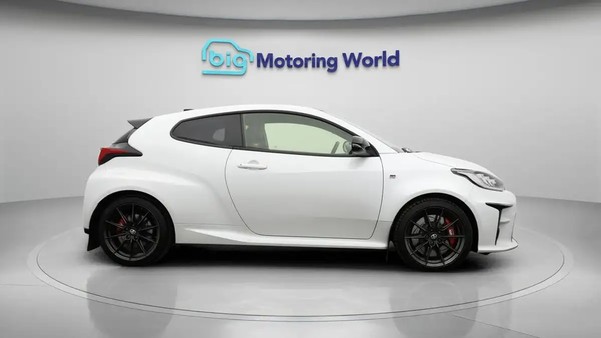 2021-toyota-yaris-16-gr-circuit-pack-big-8