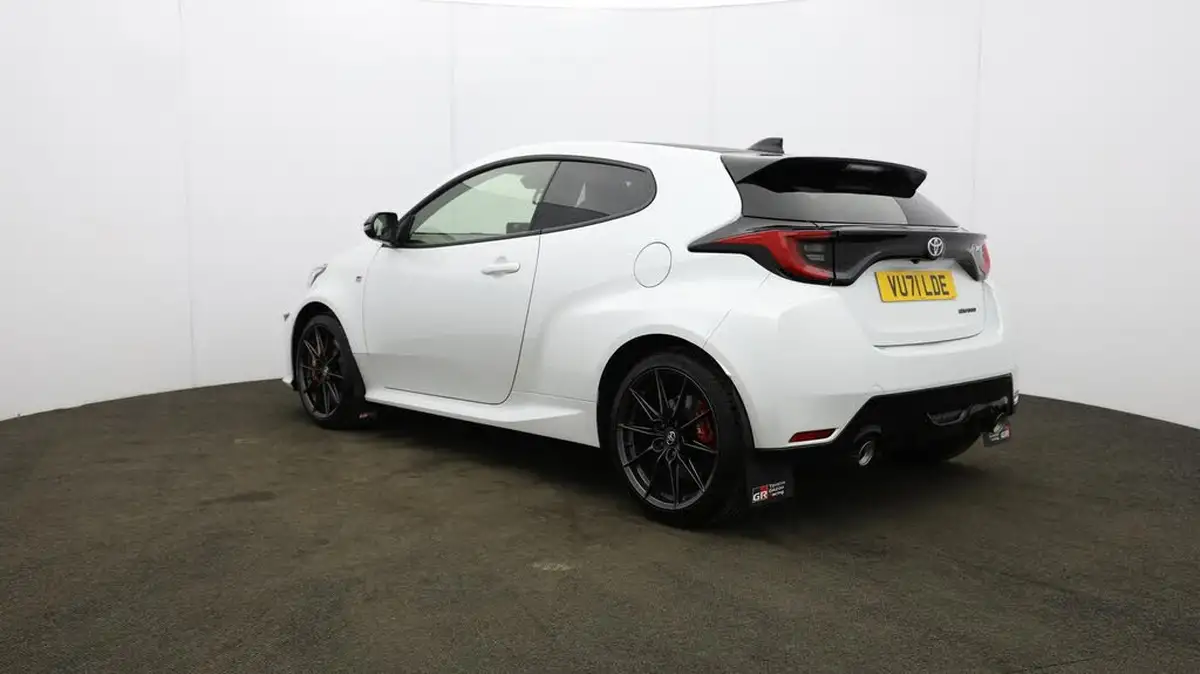 2021-toyota-yaris-16-gr-circuit-pack-big-48