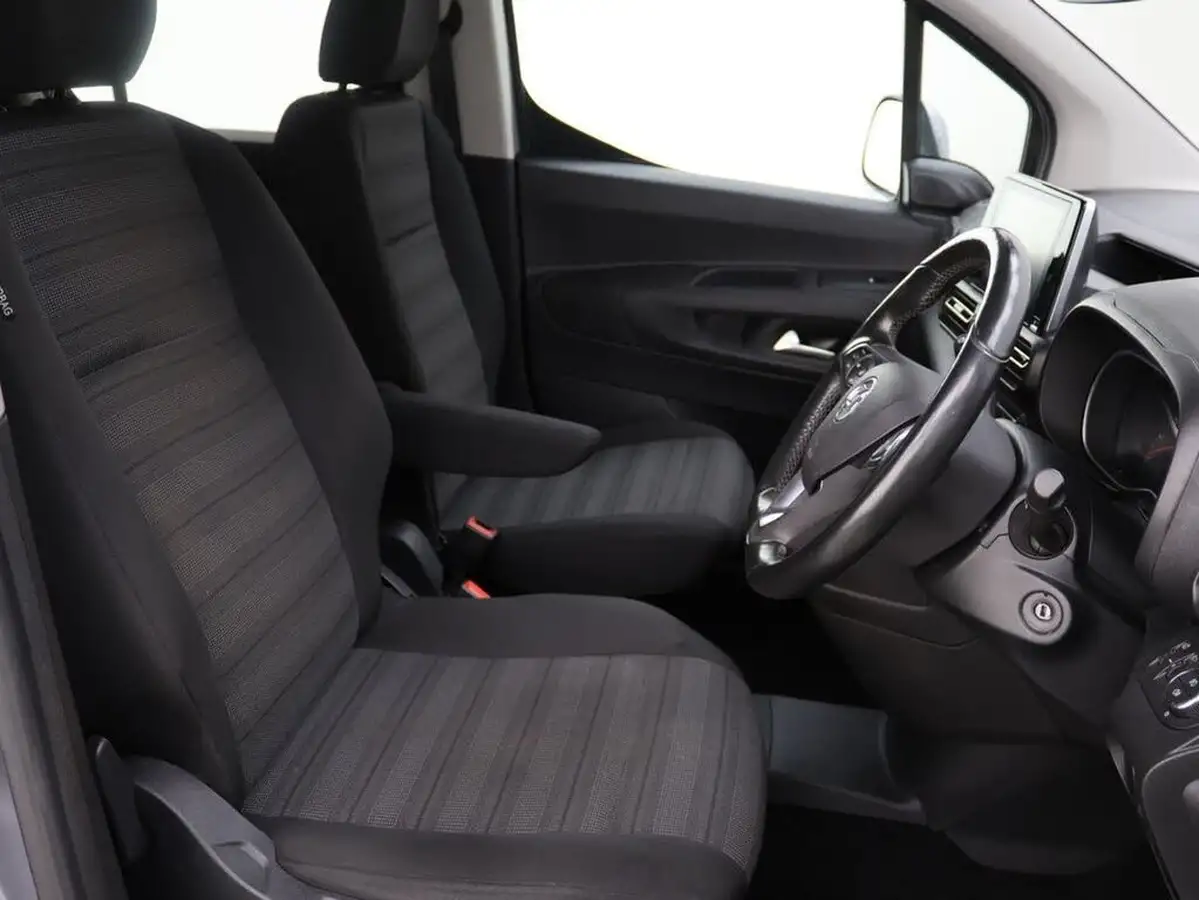 2022-vauxhall-combo-life-15-edition-big-11