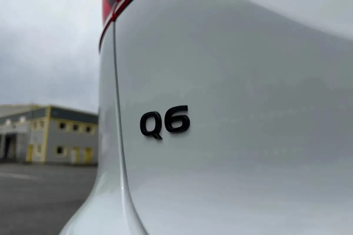 2025-audi-q6-e-tron-e-edition-1-326ps-performance-suv-auto-big-38