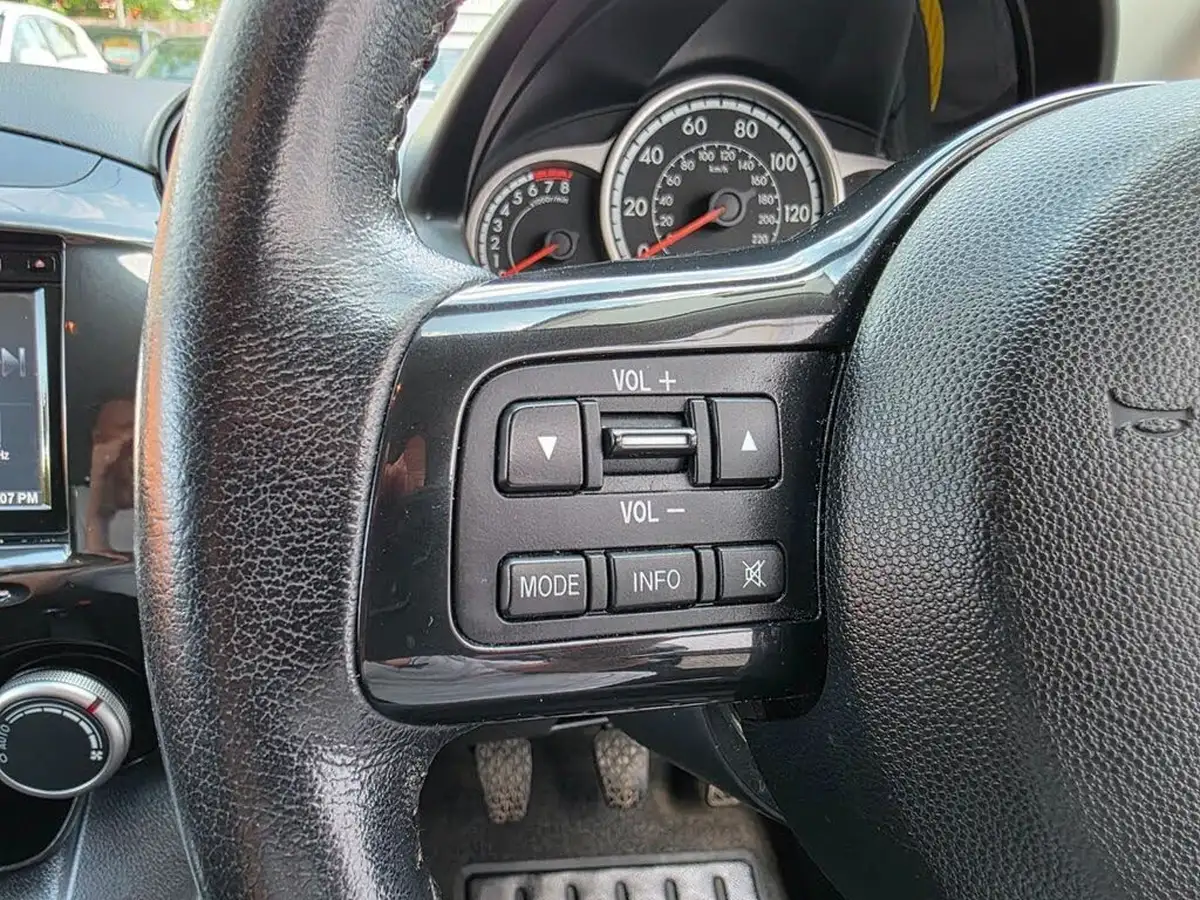2014-mazda-mazda2-13-sport-venture-big-28