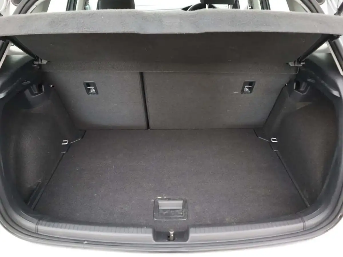 2022-volkswagen-polo-10-life-big-8