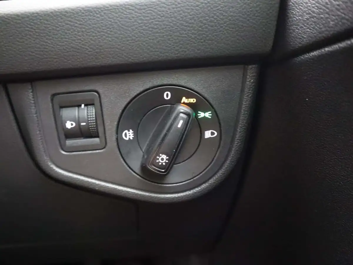 2022-volkswagen-polo-10-life-big-32