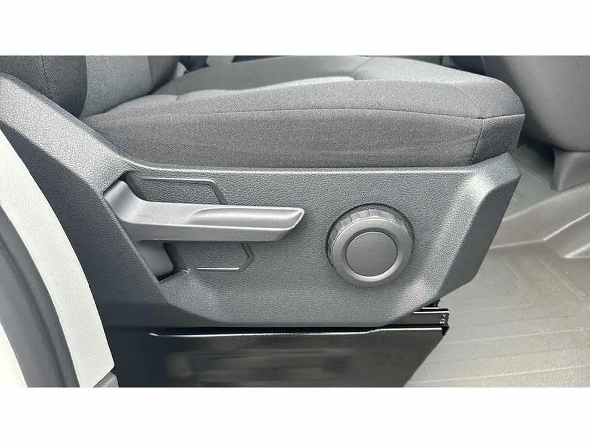 2025-volkswagen-crafter-20tdi-cr35-mwb-commerce-140pseu6d-panel-van-big-31