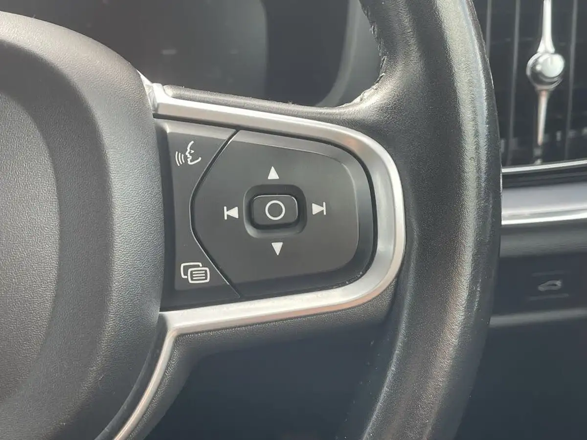 2019-volvo-v60-20td-d3-momentum-big-21