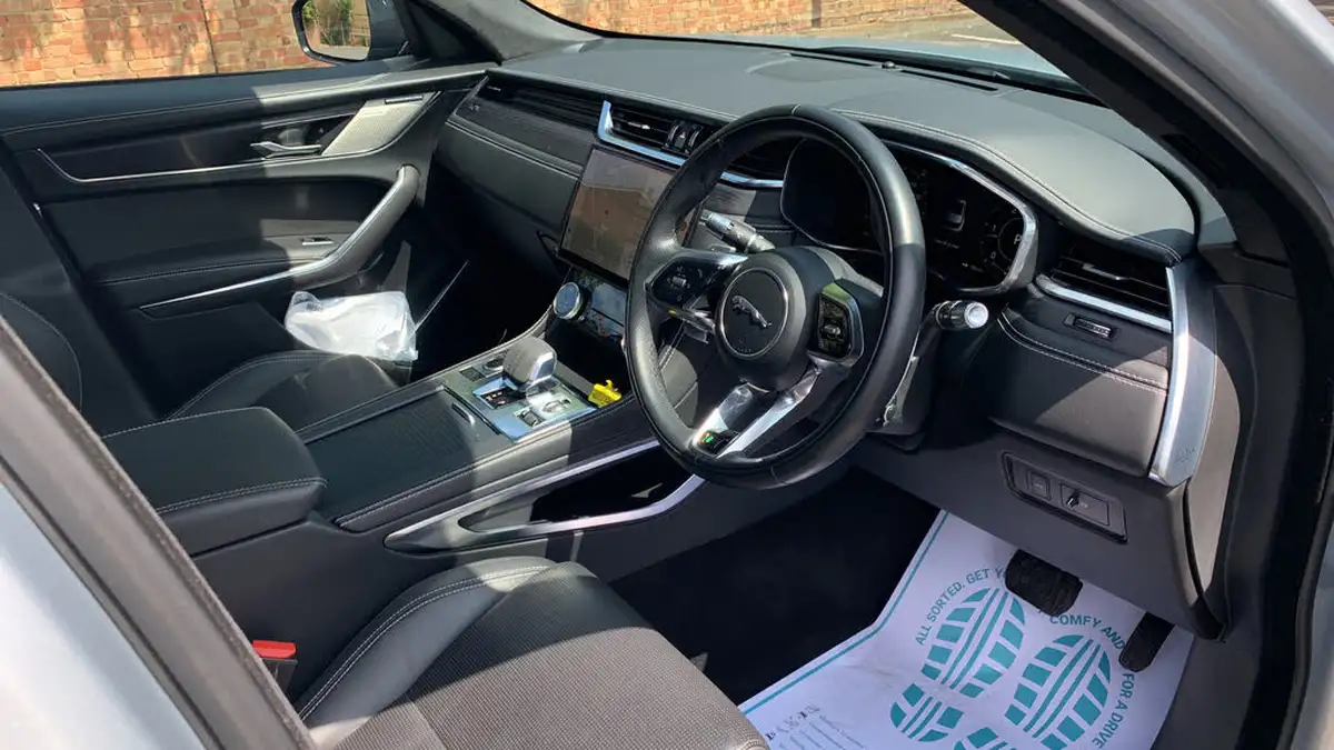 2021-jaguar-f-pace-20-d200-r-dynamic-hse-mhev-big-10