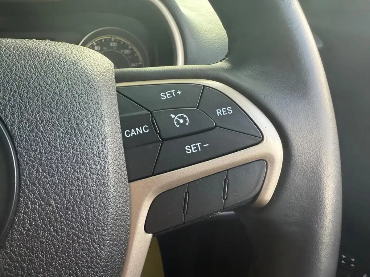 2016-jeep-cherokee-22multijet-ii-night-eagle-big-19