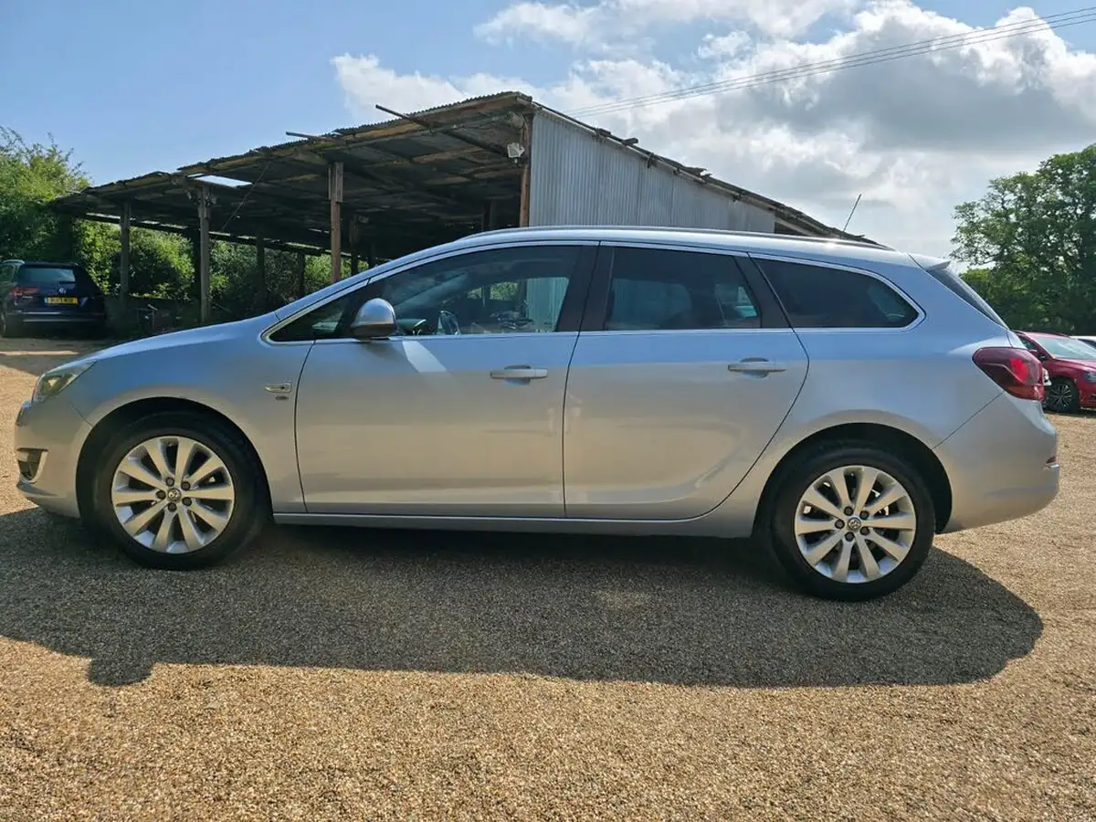 2014-vauxhall-astra-16-elite-sport-tourer-auto-big-7