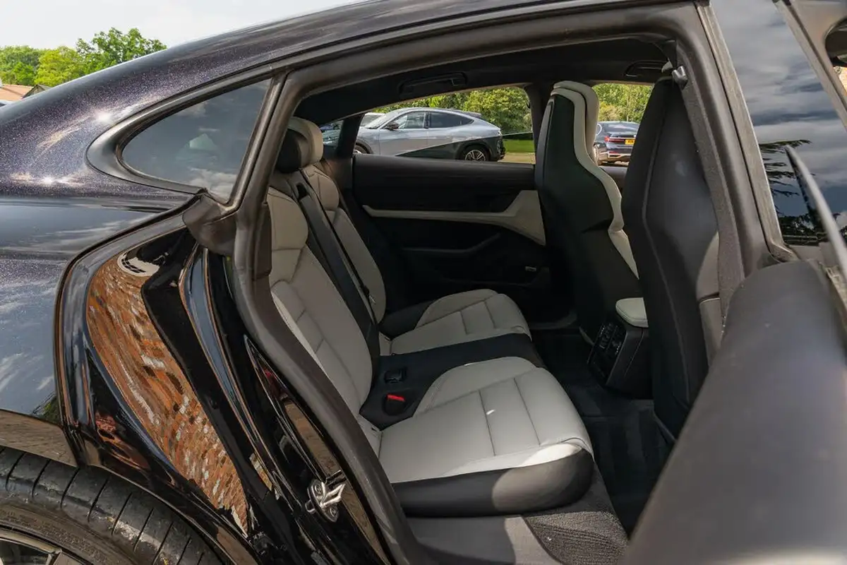 2021-porsche-taycan-e-base-476ps-performance-battery-plus-big-26