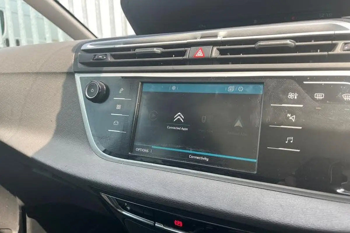 2018-citroen-c4-spacetourer-15bluehdi-flair-big-31