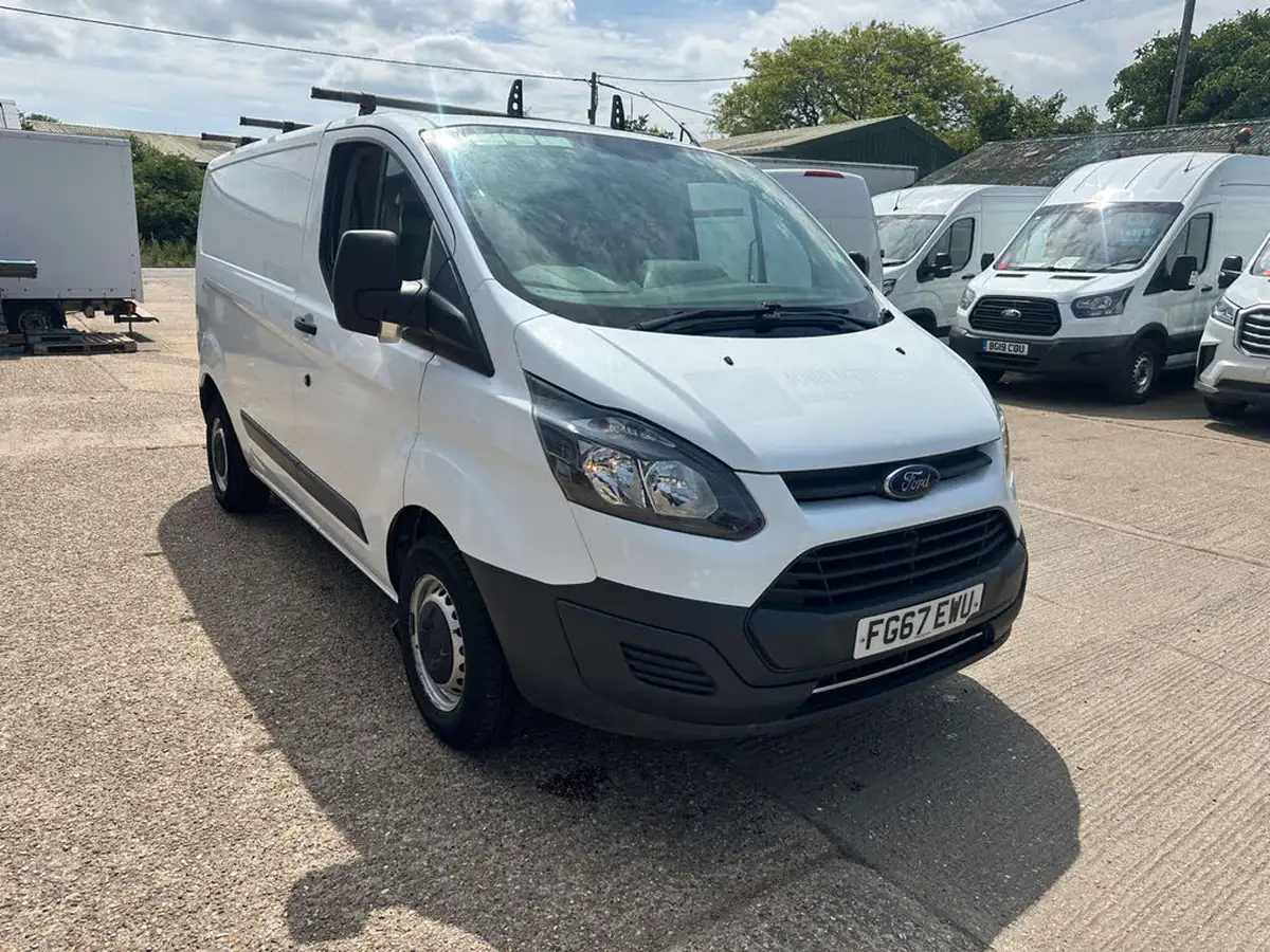 2017-ford-transit-custom-20tdci-290-l1h1-105pseu6-panel-van-big-2