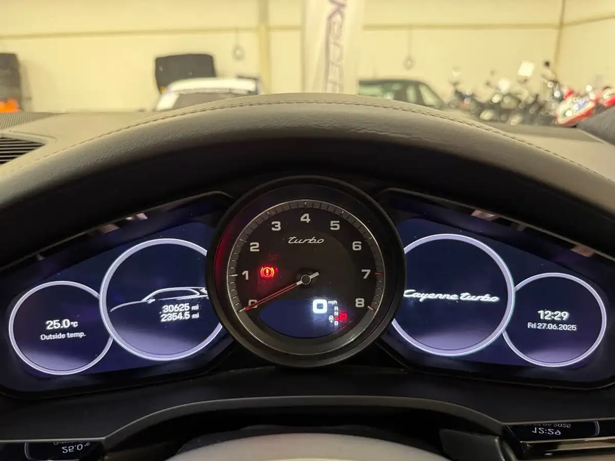 2022-porsche-cayenne-40-v8-turbo-station-wagon-big-10