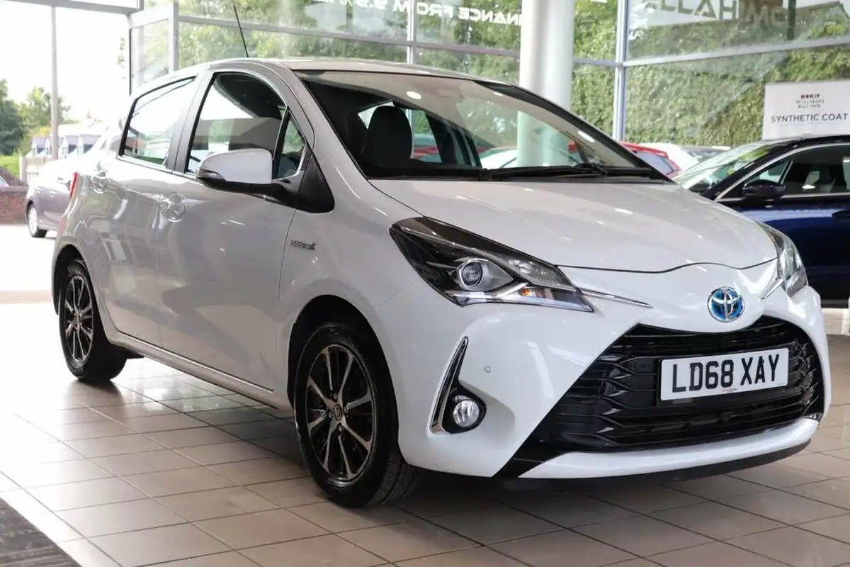 2018-toyota-yaris-15-vvt-i-icon-tech-hybrid-big-9