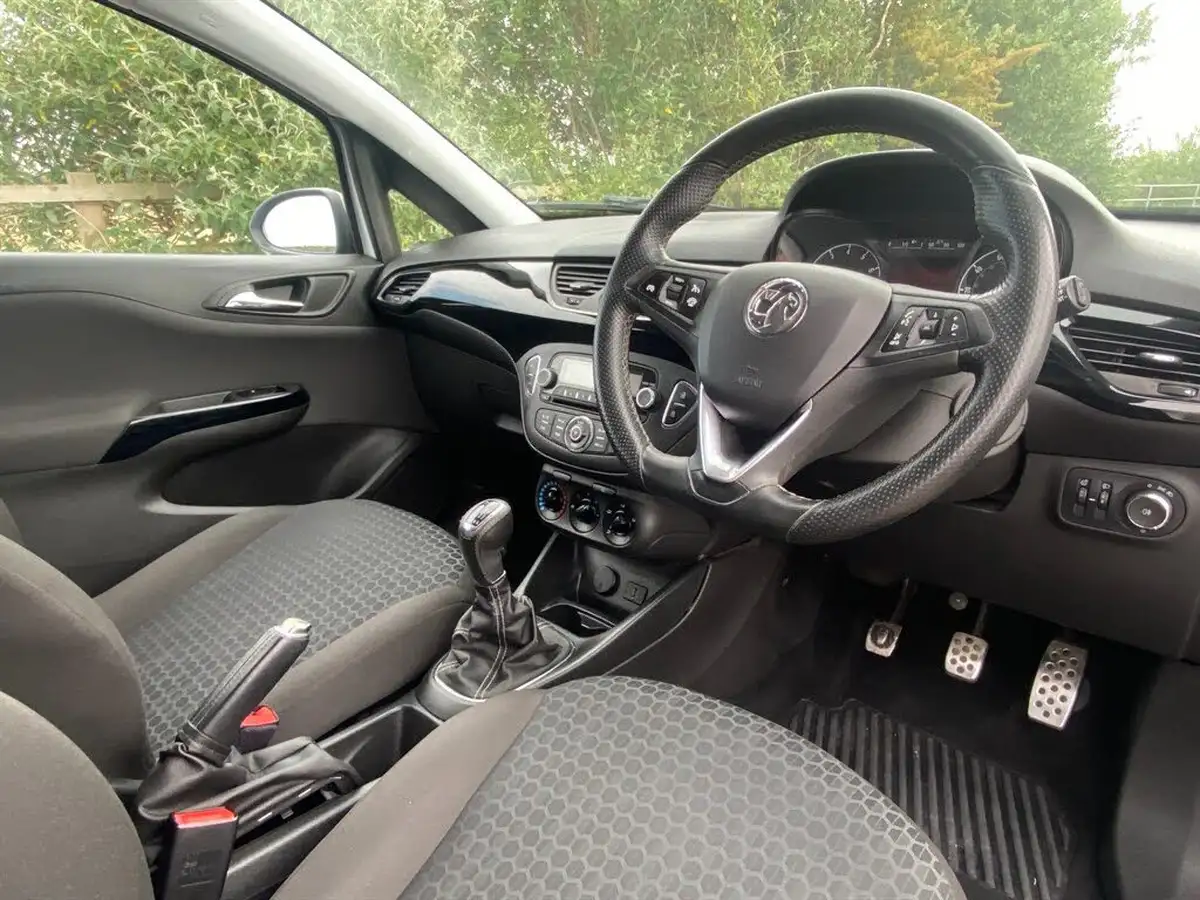 2015-vauxhall-corsa-10-sting-r-ss-big-3