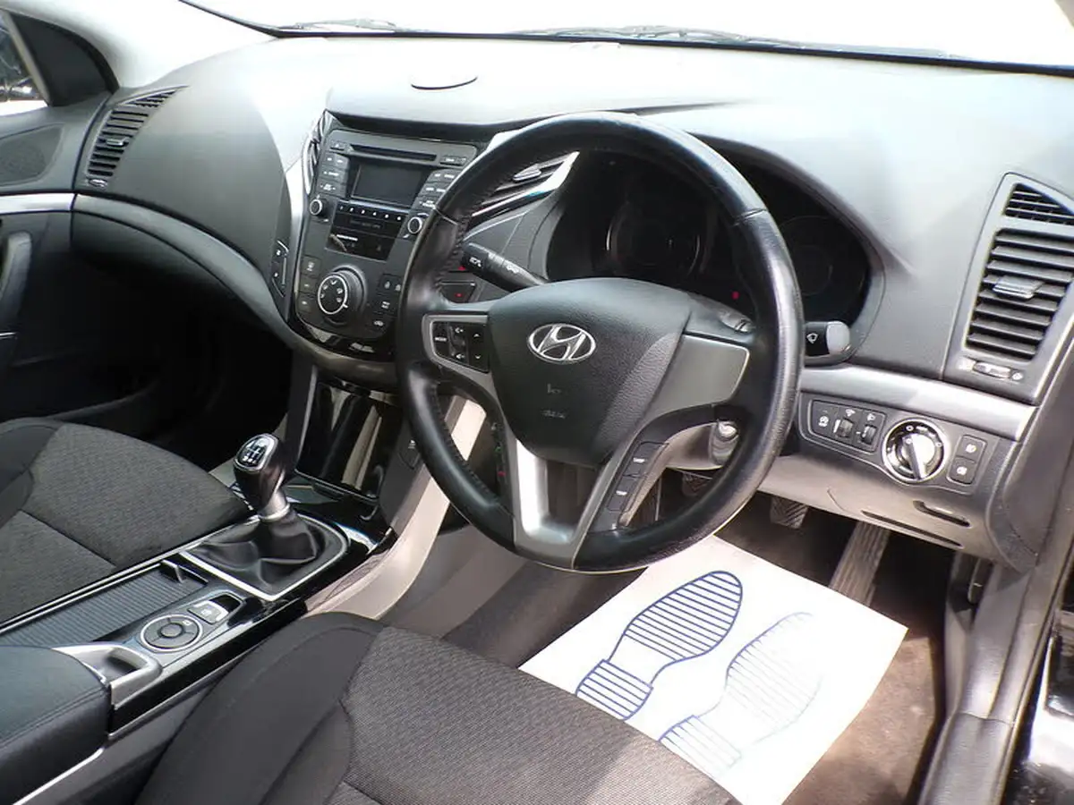 2013-hyundai-i40-17td-active-136ps-saloon-4d-big-11