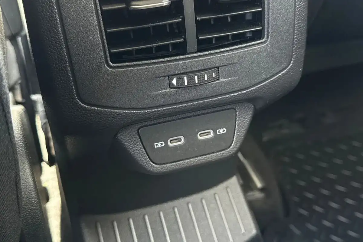 2021-volkswagen-t-roc-15-tsi-active-hatchback-5d-dsg-big-34