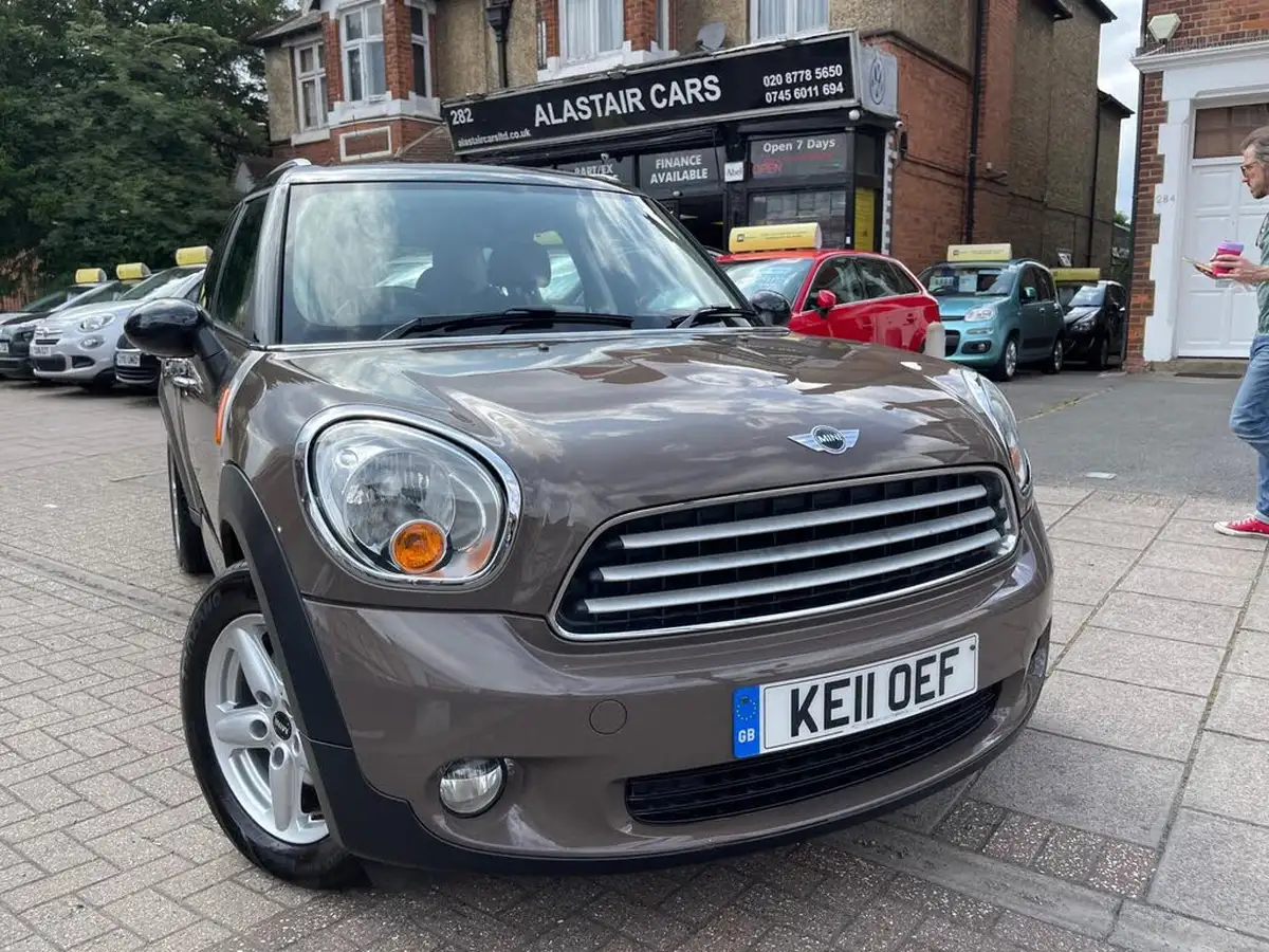 2011-mini-countryman-16-cooper-pepper-big-0