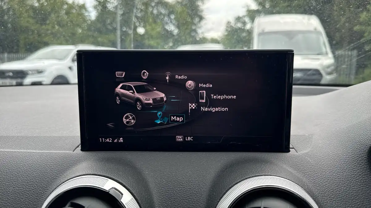 2022-audi-q2-15-35-tfsi-black-edition-big-11