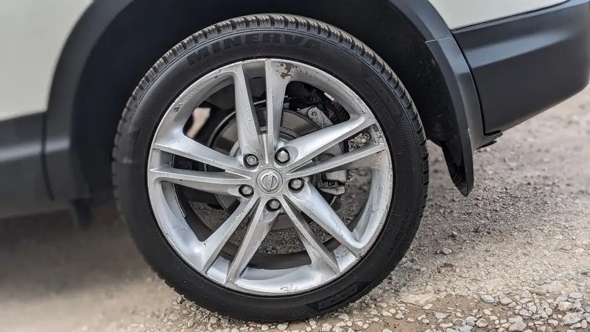2014-nissan-qashqai-12-acenta-premium-big-23