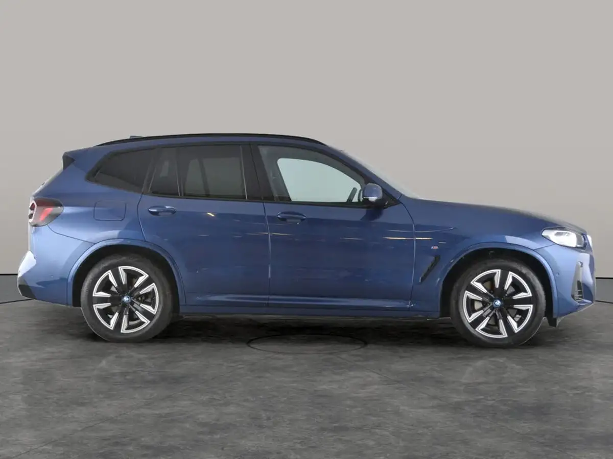 2022-bmw-ix3-e-m-sport-big-15