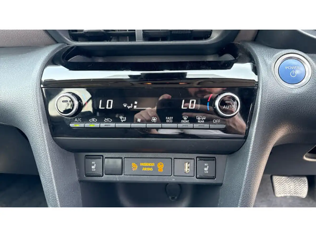 2022-toyota-yaris-cross-15-vvt-i-excel-big-12