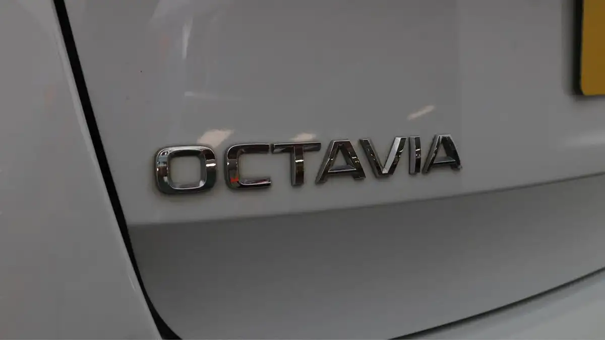 2022-skoda-octavia-10-tsi-se-technology-110ps-estate-big-21