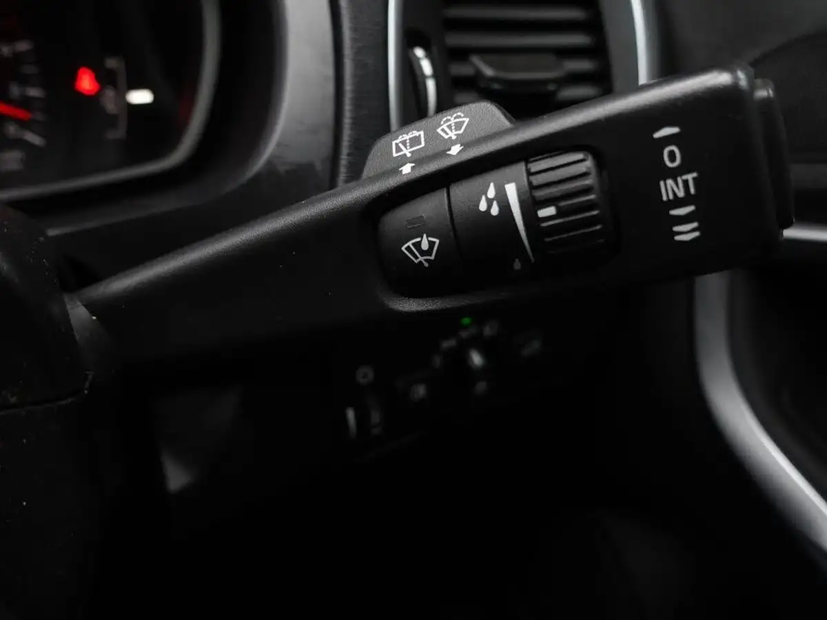 2017-volvo-v40-20td-d2-cross-country-big-32