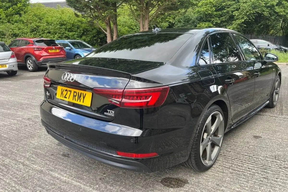 2017-audi-a4-20-tdi-quattro-black-edition-big-26