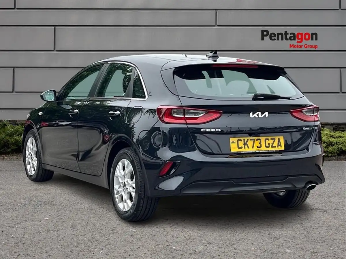 2023-kia-ceed-15-t-gdi-2-158bhp-hatchback-big-1