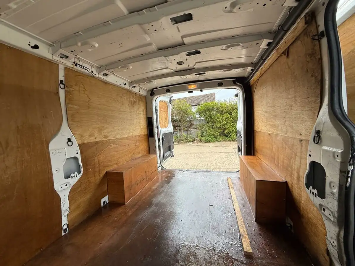 2015-renault-trafic-16dci-ll29-115-business-low-roof-van-big-14